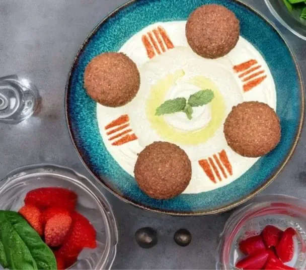 Hummus with falafel